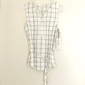 Packet Front Sleeveless Top
